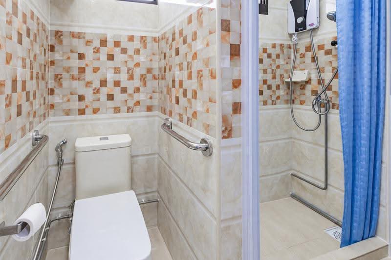 112 Ho Ching Road, 112 Ho Ching Road, Boon Lay / Jurong / Tuas, 2 Bedrooms, 732 sqft, HDB Flat For Sale, by Gina Tow, 500262532 - Bathroom - PropertyGuru.com.sg
