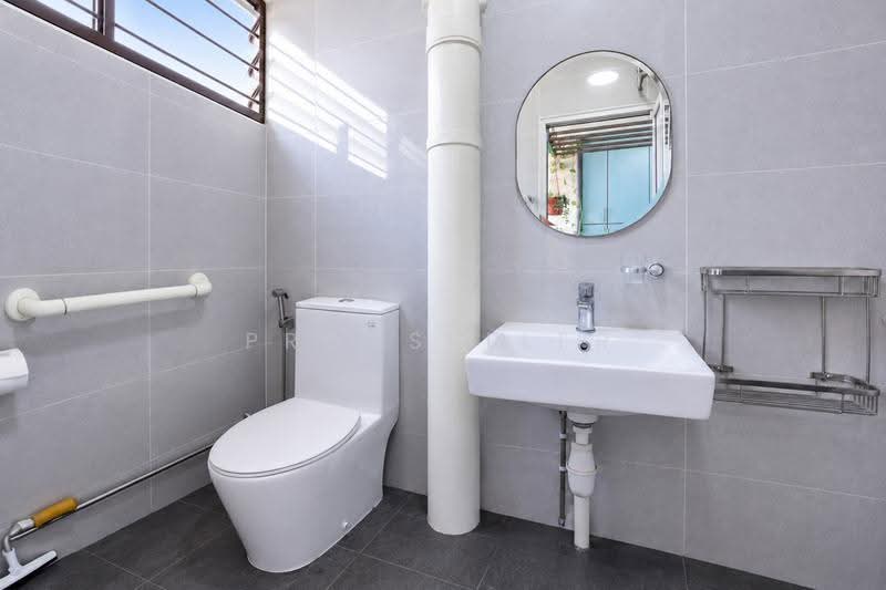 104 Pasir Ris Street 12, 104 Pasir Ris Street 12, Pasir Ris / Tampines, 3 Bedrooms, 1,119 sqft, HDB Flat For Sale, by Elaine Wong, 500262537 - Bathroom - PropertyGuru.com.sg