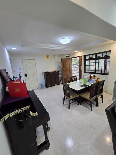 318 Sembawang Vista, 318 Sembawang Vista, Sembawang / Yishun, 3 Bedrooms, 1,087 sqft, HDB Flat For Sale, by Terry Koh, 500262541 - Living Room - PropertyGuru.com.sg