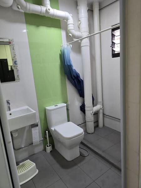 318 Sembawang Vista, 318 Sembawang Vista, Sembawang / Yishun, 3 Bedrooms, 1,087 sqft, HDB Flat For Sale, by Terry Koh, 500262541 - Bathroom - PropertyGuru.com.sg
