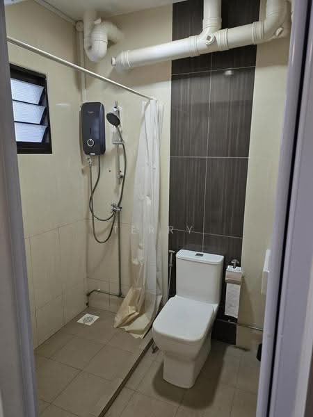 318 Sembawang Vista, 318 Sembawang Vista, Sembawang / Yishun, 3 Bedrooms, 1,087 sqft, HDB Flat For Sale, by Terry Koh, 500262541 - Bathroom - PropertyGuru.com.sg