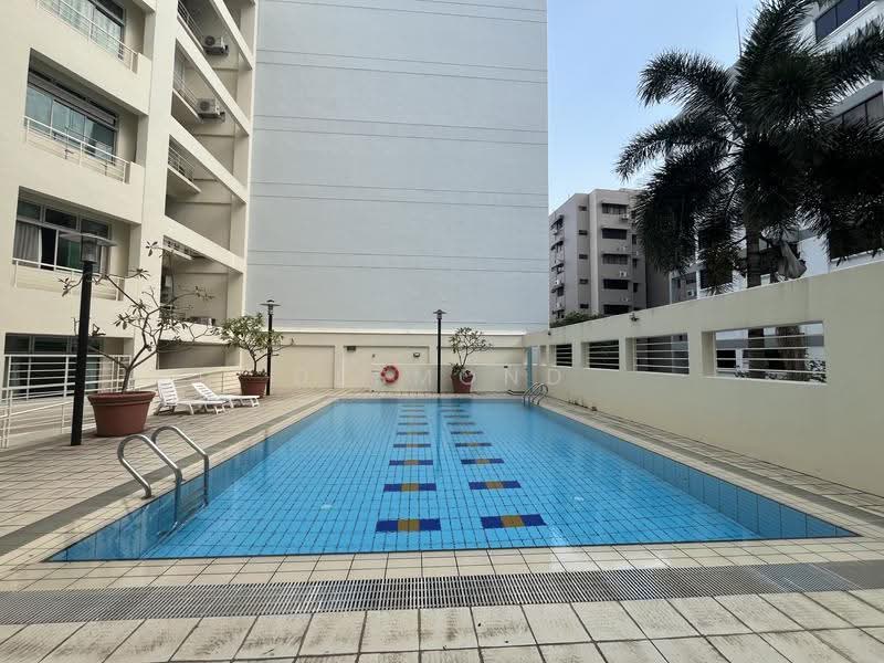 Regal 35, 15 Lorong 35 Geylang, Eunos / Geylang / Paya Lebar, 3 Bedrooms, 1,259 sqft, Apartment For Sale, by Desmond Lim, 500262546 - Exterior - PropertyGuru.com.sg