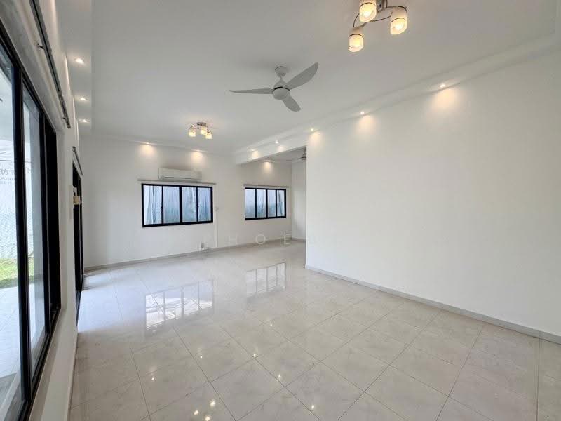 Shamrock Park, 89 Namly Place, Tanglin / Holland / Bukit Timah, 4 Bedrooms, 2,650 sqft, Semi-Detached House For Rent, by Phoebe Ang, 500262552 - PropertyGuru.com.sg