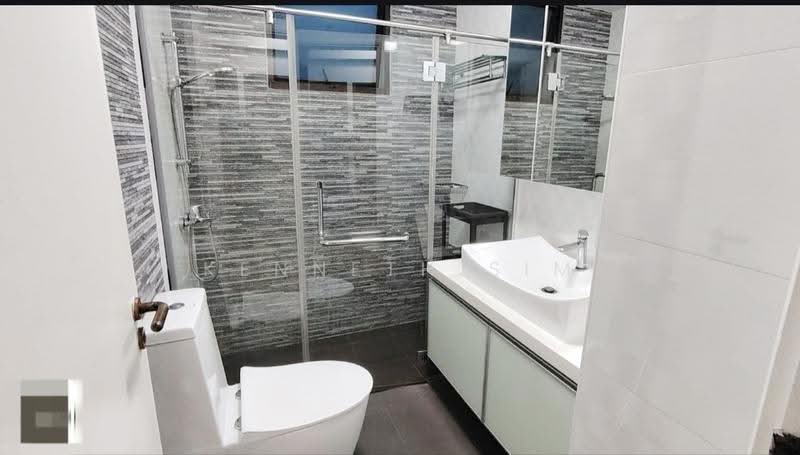 Parc Oasis, 49 Jurong East Avenue 1, Boon Lay / Jurong / Tuas, Room Rental, 100 sqft, Condominium For Rent, by KENNETH SIM, 500262555 - Common Bathroom 1 - PropertyGuru.com.sg