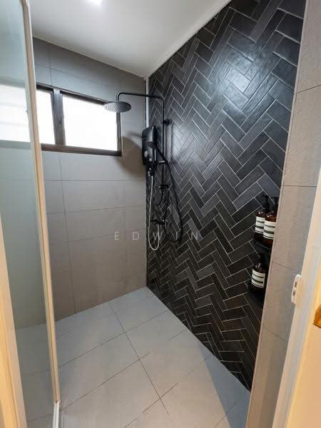 105 Bukit Purmei Road, 105 Bukit Purmei Road, Harbourfront / Telok Blangah, 2 Bedrooms, 721 sqft, HDB Flat For Rent, by Edwin Ferroa, 500262568 - Bathroom - PropertyGuru.com.sg