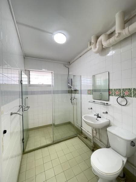510 Pasir Ris Street 52, 510 Pasir Ris Street 52, Pasir Ris / Tampines, 4 Bedrooms, 1,572 sqft, HDB Flat For Sale, by Elena Pang, 500262577 - Bathroom - PropertyGuru.com.sg