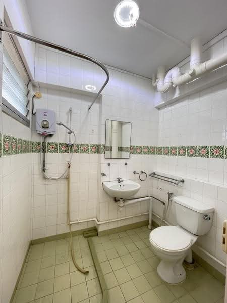 510 Pasir Ris Street 52, 510 Pasir Ris Street 52, Pasir Ris / Tampines, 4 Bedrooms, 1,572 sqft, HDB Flat For Sale, by Elena Pang, 500262577 - Bathroom - PropertyGuru.com.sg