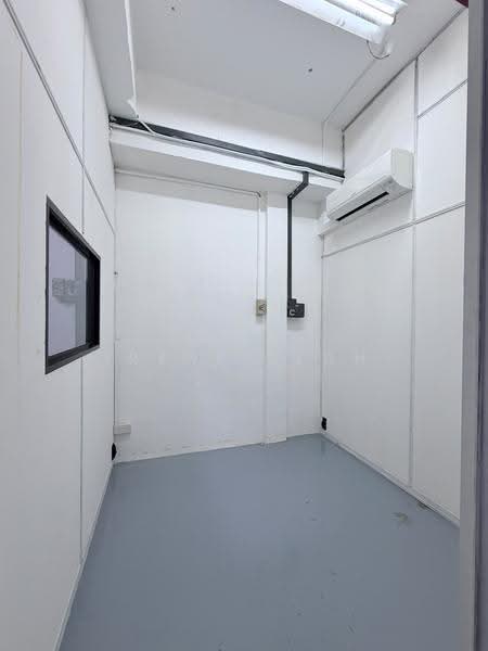 Da Jin Factory Building, 362 Upper Paya Lebar Road, Hougang / Punggol / Sengkang, 516 sqft, Light Industrial (B1) For Rent, by Irene Seah, 500262593 - Interior - CommercialGuru.com.sg
