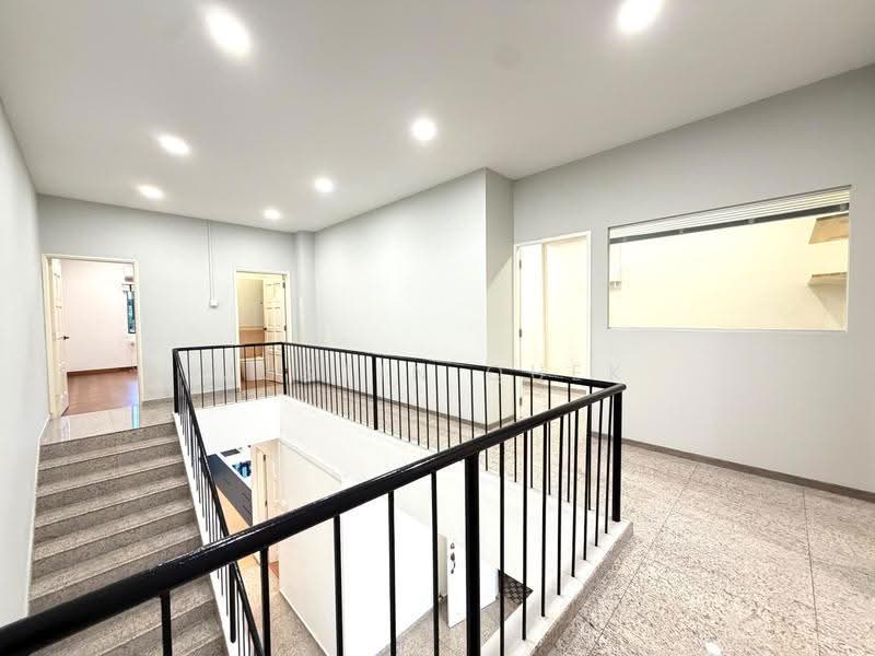 Beng Tong Mansion, East Coast Road/ Joo Chiat Road/ Parkway Parade/ Tanjong Katong MRT, East Coast / Marine Parade, 4 Bedrooms, 1,800 sqft, Apartment For Sale, by Justin Quek, 500262598 - Interior - PropertyGuru.com.sg