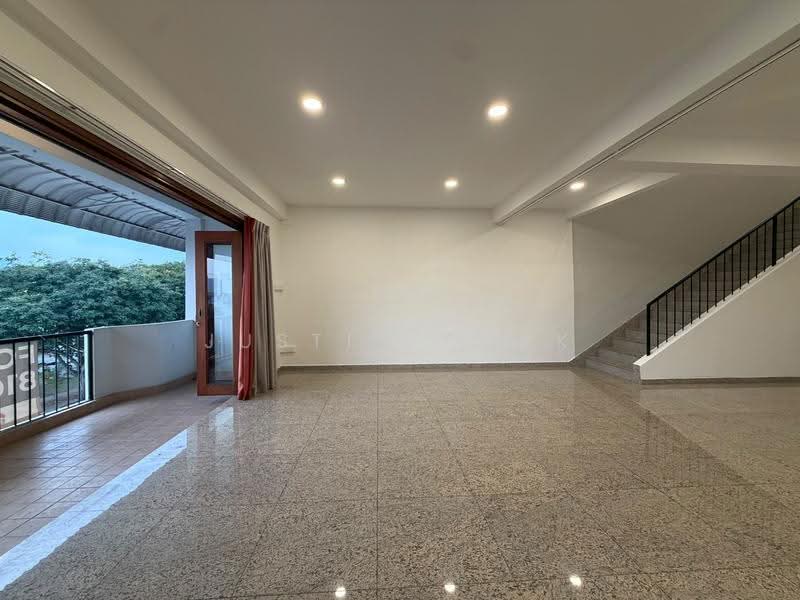 Beng Tong Mansion, East Coast Road/ Joo Chiat Road/ Parkway Parade/ Tanjong Katong MRT, East Coast / Marine Parade, 4 Bedrooms, 1,800 sqft, Apartment For Sale, by Justin Quek, 500262598 - Balcony - PropertyGuru.com.sg