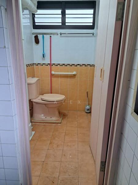 435 Clementi Avenue 3, 435 Clementi Avenue 3, Buona Vista / West Coast / Clementi New Town, Room Rental, 100 sqft, HDB Flat For Rent, by Alex Teoh, 500262611 - Bathroom - PropertyGuru.com.sg