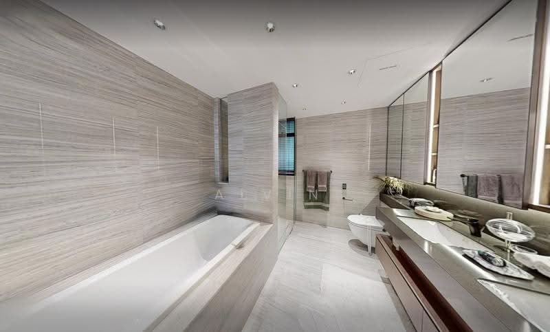 Huge Freehold Condo With Private Lift, Buona Vista / West Coast / Clementi New Town, 5 Bedrooms, 2,164 sqft, Condominium For Sale, by Alvin Chang Han Ping, 500262612 - Bathroom - PropertyGuru.com.sg