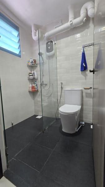 178 Edgefield Plains, 178 Edgefield Plains, Hougang / Punggol / Sengkang, 3 Bedrooms, 1,184 sqft, HDB Flat For Sale, by Heng Heng, 500262616 - Master Bathroom - PropertyGuru.com.sg