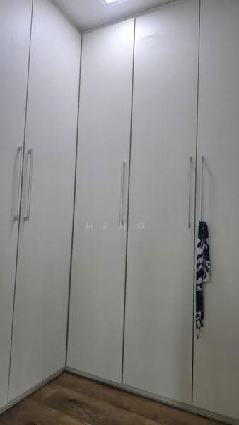 178 Edgefield Plains, 178 Edgefield Plains, Hougang / Punggol / Sengkang, 3 Bedrooms, 1,184 sqft, HDB Flat For Sale, by Heng Heng, 500262616 - Walk in Wardrobe - PropertyGuru.com.sg