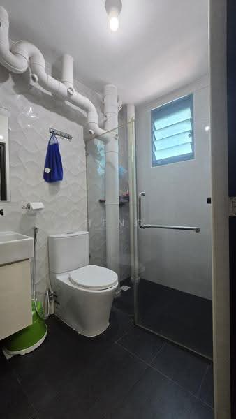 178 Edgefield Plains, 178 Edgefield Plains, Hougang / Punggol / Sengkang, 3 Bedrooms, 1,184 sqft, HDB Flat For Sale, by Heng Heng, 500262616 - Common  Bathroom - PropertyGuru.com.sg