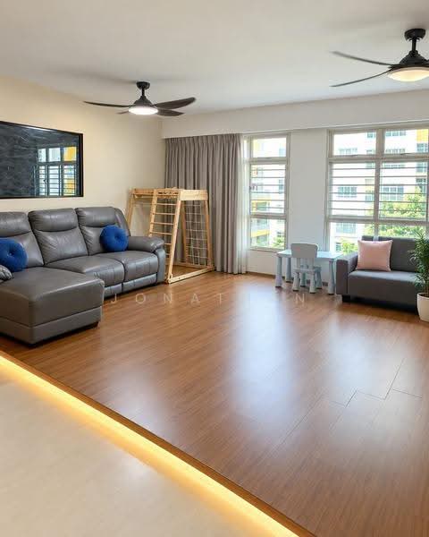 487A Choa Chu Kang Avenue 5, 487A Choa Chu Kang Avenue 5, Dairy Farm / Bukit Panjang / Choa Chu Kang, 3 Bedrooms, 1,216 sqft, HDB Flat For Sale, by Jonathan Naveen, 500262617 - Living Room - PropertyGuru.com.sg