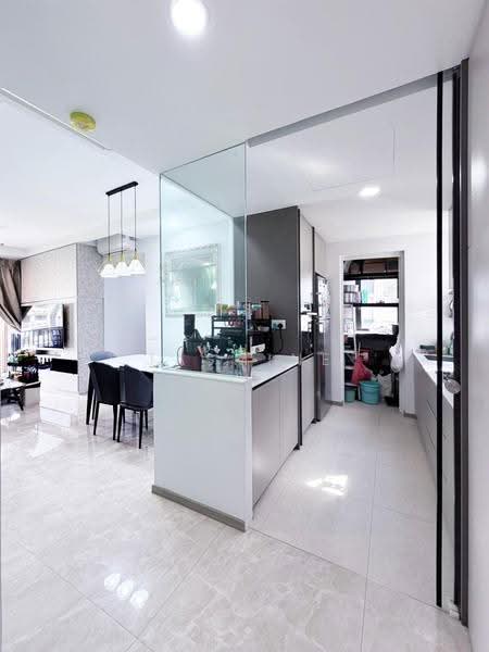 Sengkang Grand Residences, 74 Compassvale Bow, Hougang / Punggol / Sengkang, 3 Bedrooms, 1,023 sqft, Condominium For Sale, by Jasmine Tan P H, 500262619 - Kitchen - PropertyGuru.com.sg