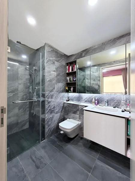 Sengkang Grand Residences, 74 Compassvale Bow, Hougang / Punggol / Sengkang, 3 Bedrooms, 1,023 sqft, Condominium For Sale, by Jasmine Tan P H, 500262619 - Bathroom - PropertyGuru.com.sg