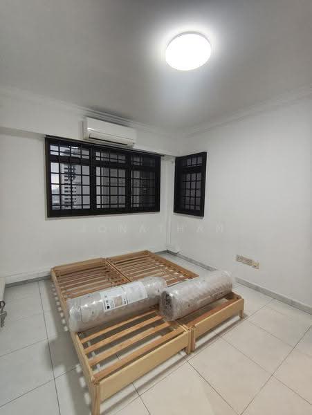 9 Cantonment Close, 9 Cantonment Close, Chinatown / Tanjong Pagar, 3 Bedrooms, 968 sqft, HDB Flat For Rent, by Jonathan Naveen, 500262639 - Bedroom - PropertyGuru.com.sg