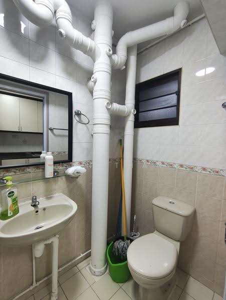 9 Cantonment Close, 9 Cantonment Close, Chinatown / Tanjong Pagar, 3 Bedrooms, 968 sqft, HDB Flat For Rent, by Jonathan Naveen, 500262639 - Bathroom - PropertyGuru.com.sg