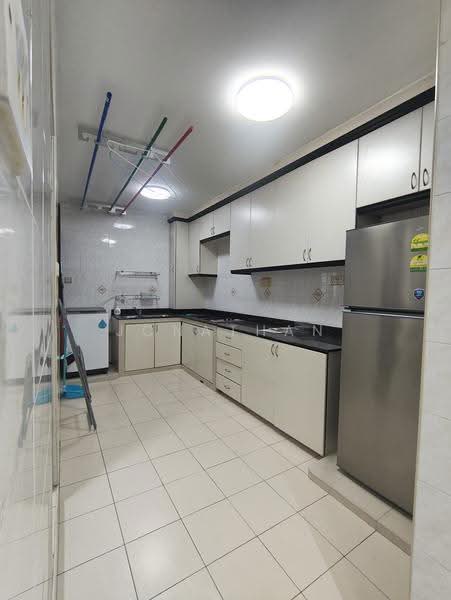 9 Cantonment Close, 9 Cantonment Close, Chinatown / Tanjong Pagar, 3 Bedrooms, 968 sqft, HDB Flat For Rent, by Jonathan Naveen, 500262639 - Kitchen - PropertyGuru.com.sg