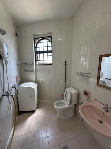 Sims 450 Centre, 450 Sims Avenue, Eunos / Geylang / Paya Lebar, 1 Bedroom, 500 sqft, Walk-up Apartment For Rent, by Kathy Nguyen, 500262645 - Bathroom - PropertyGuru.com.sg