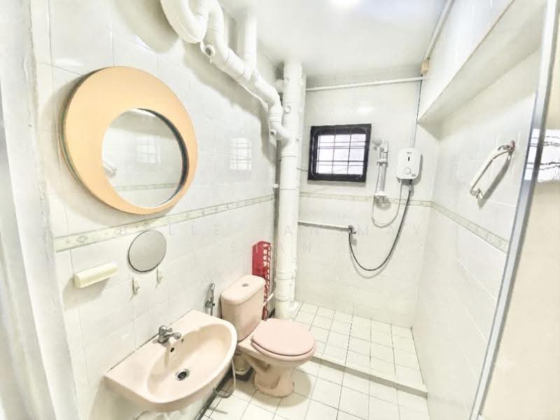 371 Hougang Street 31, 371 Hougang Street 31, Hougang / Punggol / Sengkang, 3 Bedrooms, 1,323 sqft, HDB Flat For Rent, by Belle Tan May Sian, 500262651 - Bathroom - PropertyGuru.com.sg