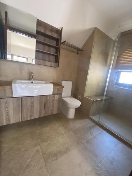 Eleven @ Holland, 11 Holland Link, Tanglin / Holland / Bukit Timah, 6 Bedrooms, 4,273 sqft, Cluster House For Sale, by Jolyn Lim, 500262671 - Bathroom - PropertyGuru.com.sg