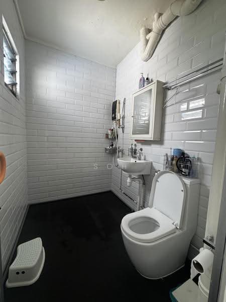 236 Tampines Street 21, 236 Tampines Street 21, Pasir Ris / Tampines, 3 Bedrooms, 1,129 sqft, HDB Flat For Sale, by Soh Shuai Quan (SQ), 500262686 - Bathroom - PropertyGuru.com.sg