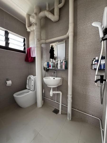 236 Tampines Street 21, 236 Tampines Street 21, Pasir Ris / Tampines, 3 Bedrooms, 1,129 sqft, HDB Flat For Sale, by Soh Shuai Quan (SQ), 500262686 - Bathroom - PropertyGuru.com.sg