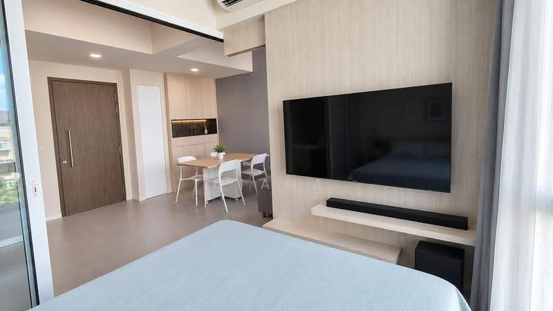 Roots @ Transit, 9 Transit Road, Mandai / Upper Thomson, 1 Bedroom, 441 sqft, Apartment For Sale, by Diana Yow, 500262707 - Living Room - PropertyGuru.com.sg