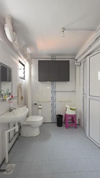 608 Yishun Street 61, 608 Yishun Street 61, Sembawang / Yishun, 4 Bedrooms, 1,421 sqft, HDB Flat For Sale, by Aros Osman, 500262709 - Bathroom - PropertyGuru.com.sg