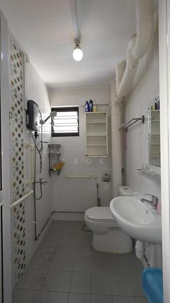608 Yishun Street 61, 608 Yishun Street 61, Sembawang / Yishun, 4 Bedrooms, 1,421 sqft, HDB Flat For Sale, by Aros Osman, 500262709 - Bathroom - PropertyGuru.com.sg