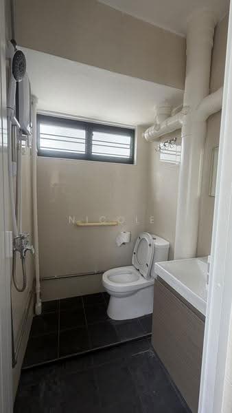 209 Ang Mo Kio Avenue 3, 209 Ang Mo Kio Avenue 3, Ang Mo Kio / Bishan / Thomson, Room Rental, 110 sqft, HDB Flat For Rent, by Nicole Chai, 500262727 - Bathroom - PropertyGuru.com.sg