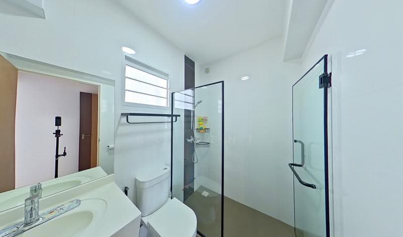 39A Margaret Drive, 39A Margaret Drive, Alexandra / Commonwealth, 3 Bedrooms, 1,163 sqft, HDB Flat For Sale, by Clement Huang, 500262741 - Master Bathroom - PropertyGuru.com.sg