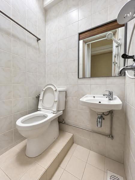 Simsville, 2 Geylang East Avenue 2, Eunos / Geylang / Paya Lebar, Room Rental, 100 sqft, Condominium For Rent, by James Lee, 500262743 - Bathroom - PropertyGuru.com.sg