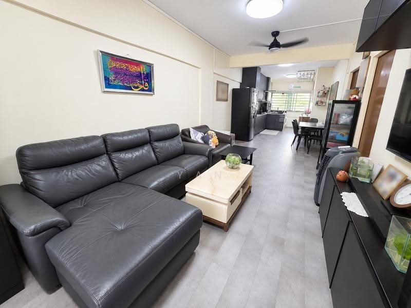 166 Bukit Batok West Avenue 8, 166 Bukit Batok West Avenue 8, Dairy Farm / Bukit Panjang / Choa Chu Kang, 2 Bedrooms, 797 sqft, HDB Flat For Sale, by Yan Lim, 500262749 - Living Room - PropertyGuru.com.sg