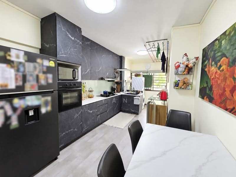 166 Bukit Batok West Avenue 8, 166 Bukit Batok West Avenue 8, Dairy Farm / Bukit Panjang / Choa Chu Kang, 2 Bedrooms, 797 sqft, HDB Flat For Sale, by Yan Lim, 500262749 - Kitchen - PropertyGuru.com.sg