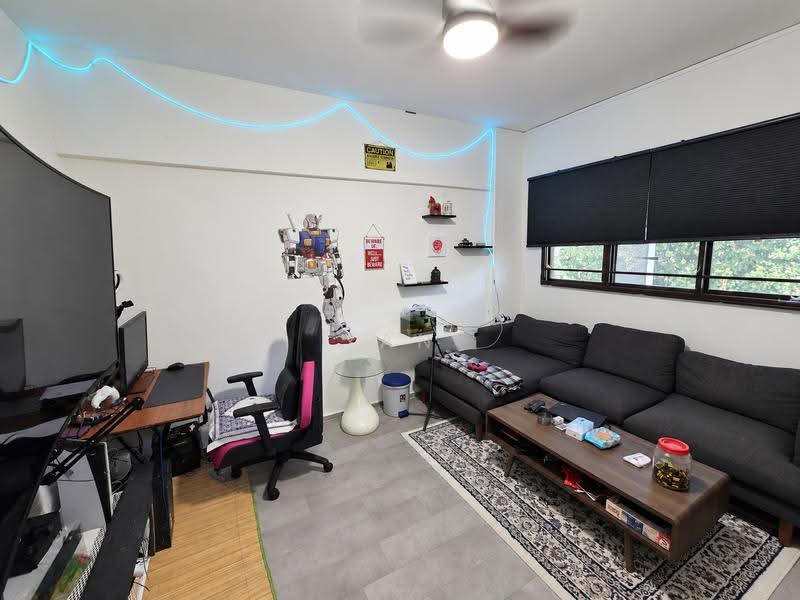 166 Bukit Batok West Avenue 8, 166 Bukit Batok West Avenue 8, Dairy Farm / Bukit Panjang / Choa Chu Kang, 2 Bedrooms, 797 sqft, HDB Flat For Sale, by Yan Lim, 500262749 - Living Room - PropertyGuru.com.sg