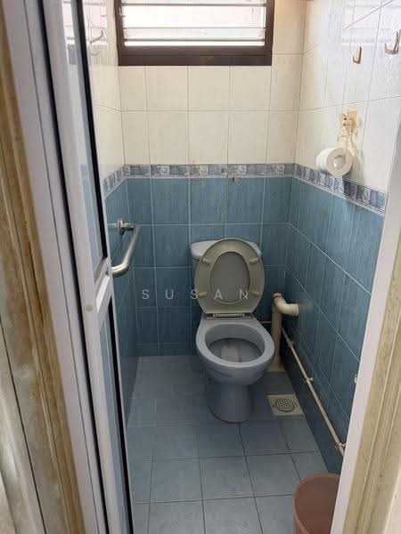 2 Dover Road, 2 Dover Road, Buona Vista / West Coast / Clementi New Town, 2 Bedrooms, 699 sqft, HDB Flat For Rent, by Susan Koh, 500262756 - Bathroom - PropertyGuru.com.sg