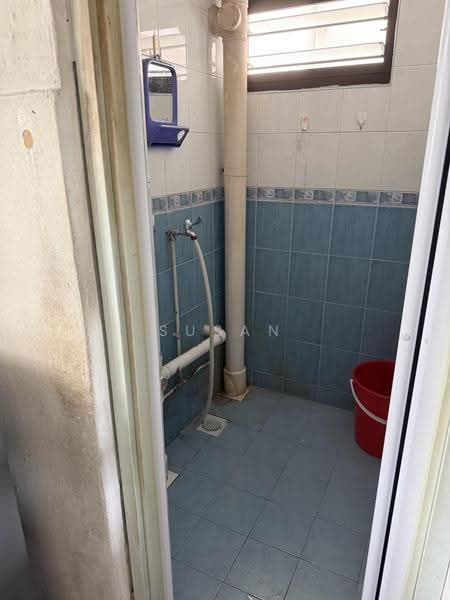 2 Dover Road, 2 Dover Road, Buona Vista / West Coast / Clementi New Town, 2 Bedrooms, 699 sqft, HDB Flat For Rent, by Susan Koh, 500262756 - Bathroom - PropertyGuru.com.sg