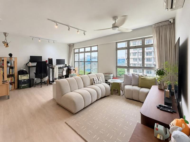 222B Bedok North Drive, 222B Bedok North Drive, Bedok / Upper East Coast, 3 Bedrooms, 990 sqft, HDB Flat For Sale, by Kelly Cheng, 500262767 - Living Room - PropertyGuru.com.sg
