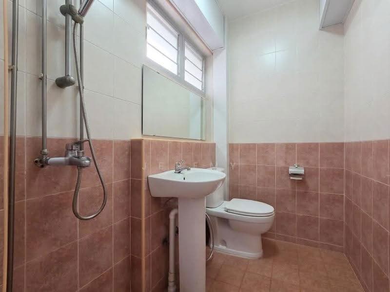 352 Choa Chu Kang Central, 352 Choa Chu Kang Central, Dairy Farm / Bukit Panjang / Choa Chu Kang, 3 Bedrooms, 1,140 sqft, HDB Flat For Sale, by Jeremy Peh, 500262770 - Bathroom - PropertyGuru.com.sg