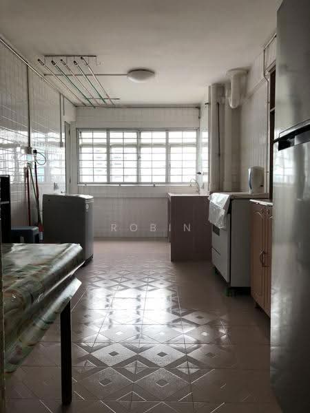 327 Hougang Avenue 5, 327 Hougang Avenue 5, Hougang / Punggol / Sengkang, 2 Bedrooms, 721 sqft, HDB Flat For Rent, by Robin Phua, 500262772 - Kitchen - PropertyGuru.com.sg