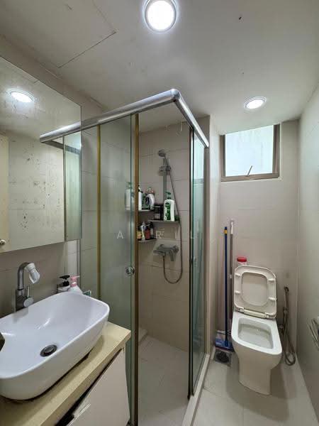 Orchid Park Condominium, 87 Yishun Street 81, Sembawang / Yishun, 3 Bedrooms, 1,195 sqft, Condominium For Sale, by April Koh, 500262780 - Bathroom - PropertyGuru.com.sg