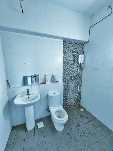 197B Boon Lay Fields, 197B Boon Lay Drive, Boon Lay / Jurong / Tuas, 3 Bedrooms, 1,001 sqft, HDB Flat For Sale, by Carson Chan, 500262783 - Bathroom - PropertyGuru.com.sg
