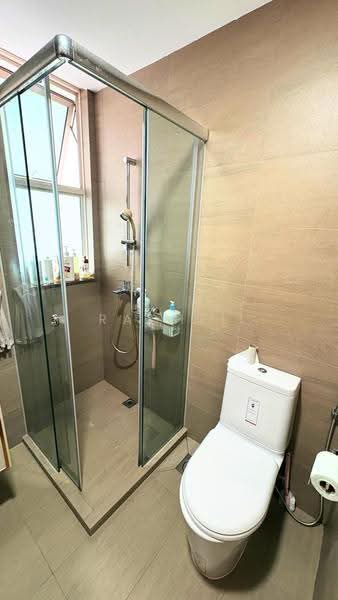 Sunglade, 3 Serangoon Avenue 2, Hougang / Punggol / Sengkang, 3 Bedrooms, 1,152 sqft, Condominium For Rent, by Rachel Lau, 500262791 - Bathroom - PropertyGuru.com.sg