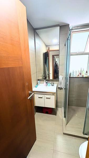 Sunglade, 3 Serangoon Avenue 2, Hougang / Punggol / Sengkang, 3 Bedrooms, 1,152 sqft, Condominium For Rent, by Rachel Lau, 500262791 - Bathroom - PropertyGuru.com.sg