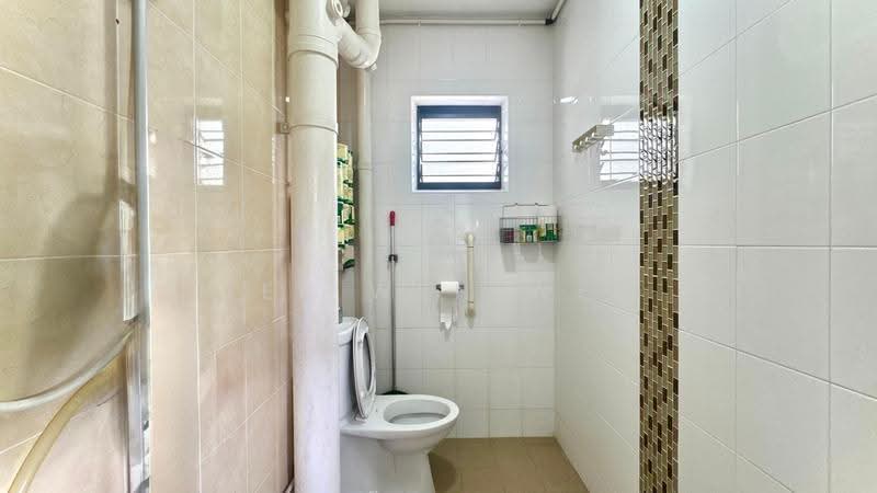 459 Jurong West Street 41, 459 Jurong West Street 41, Boon Lay / Jurong / Tuas, 2 Bedrooms, 786 sqft, HDB Flat For Sale, by Lee Wen Wei Samantha, 500262797 - Bathroom - PropertyGuru.com.sg