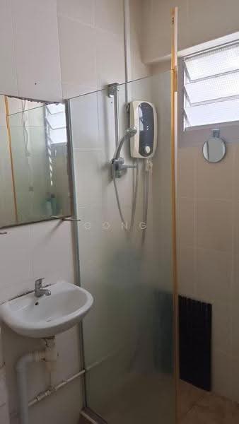 164 Tampines Street 12, 164 Tampines Street 12, Pasir Ris / Tampines, 3 Bedrooms, 1,106 sqft, HDB Flat For Rent, by Gong Ying, 500262808 - Bathroom - PropertyGuru.com.sg